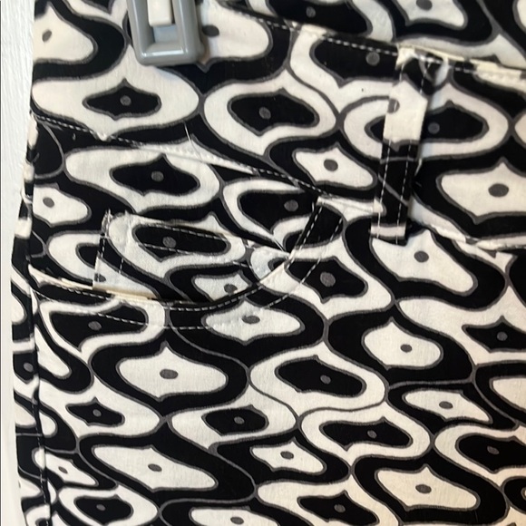 J McLaughin Black and White Patterned Pants women’s size 2 - Picture 3 of 6